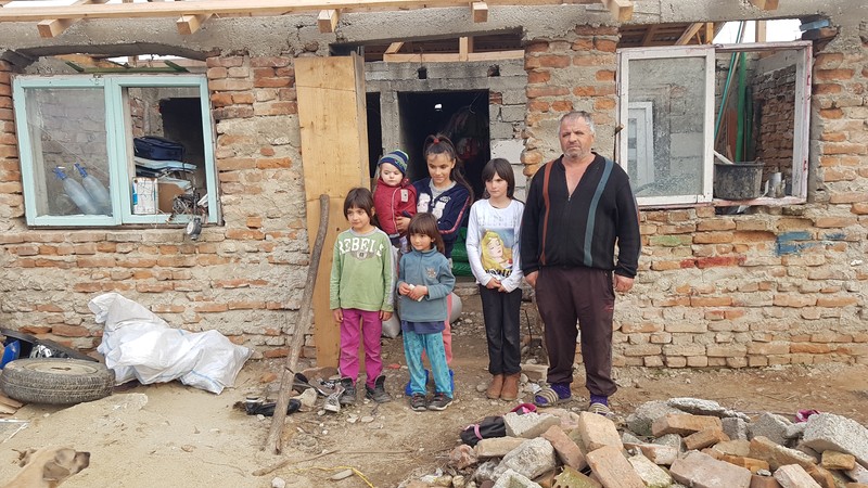 Cele cinci prinţese din hambar şi tatăl lor nu mai îndrăzneau să spere la o locuinţă adevărată
