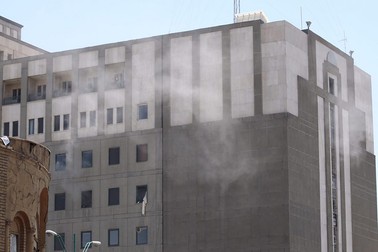 Incident armat în parlamentul iranian