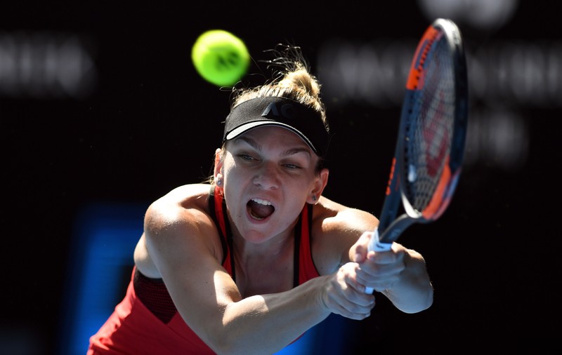 Cine televizează finala dintre Halep și Wozniacki, de la Australian Open 2018. Eurosport dă meciul și la mall