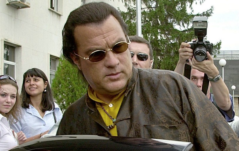 Încă două femei îl acuză pe Steven Seagal de abuz sexual