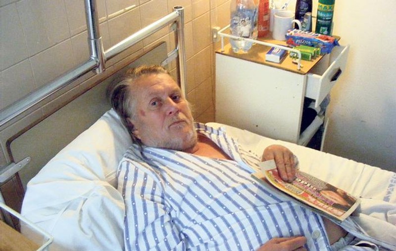 Ungaria nu ne-a mai bătut de 34 de ani. Andras Törőcsik, unul dintre eroii maghiari din 1981, are o poveste sfâșietoare: fără bani, alcoolic, a căzut în cap după o beție, a fost operat pe creier și a stat cinci zile în comă. Visează ca ”Magyaroszag” să bată iar tricolorii