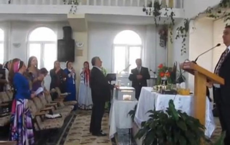Ce este CULTUL PENTICOSTAL? Iată CE TRADIŢII respectă credincioşii şi CUM se desfăşoară O ADUNARE! VIDEO