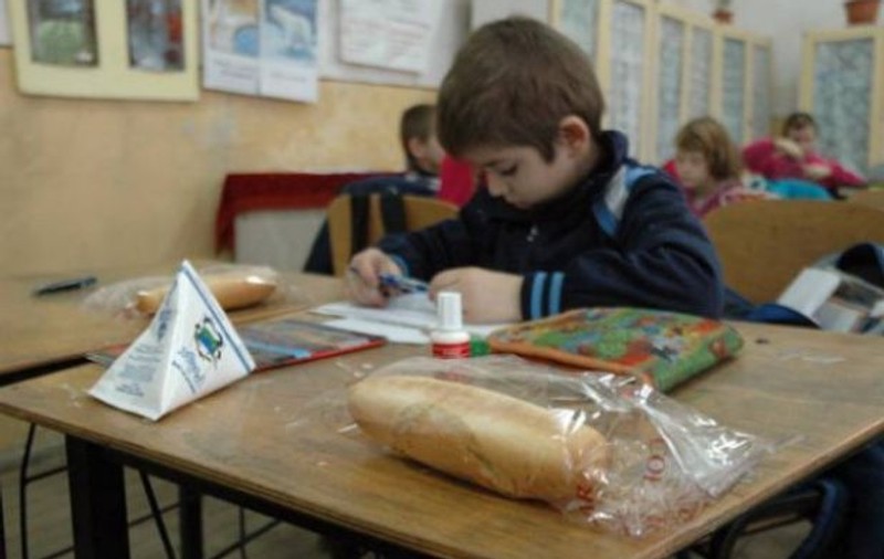 Elevii vor beneficia de proiectul "Masă la școală". Adio "Laptele și cornul"