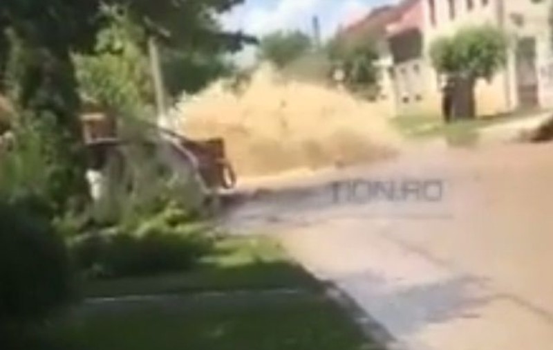 "Dorel" din Timişoara a făcut fântână arteziană în plină stradă, din greşeală | VIDEO