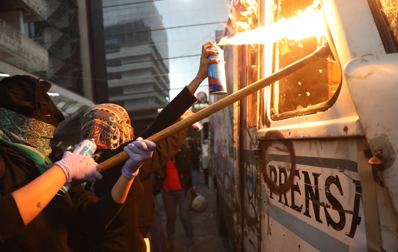 O tânără a fost ucisă și mutilată brutal în Mexic. A urmat un val de furie: manifestații feministe împotriva guvernului și a ziarelor
