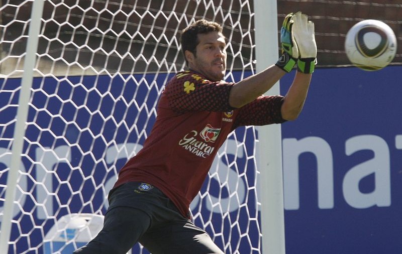 Portarul Braziliei, Julio Cesar, s-a accidentat la spate