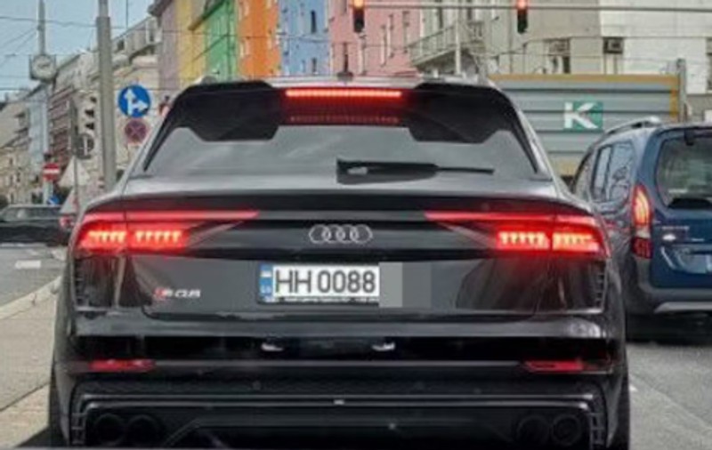 Un SUV de lux înmatriculat în Ucraina provoacă indignare în Viena: „Nu pricep cum poate să treacă așa pe lângă poliție”