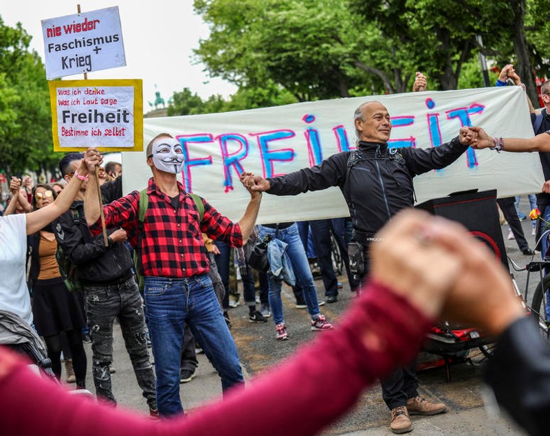 60 de arestări la Berlin, în timpul protestelor împotriva restricțiilor cauzate de coronavirus