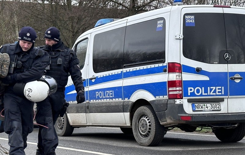 Incident armat lângă o şcoală din Germania. Atacatorul și victima, grav răniţi