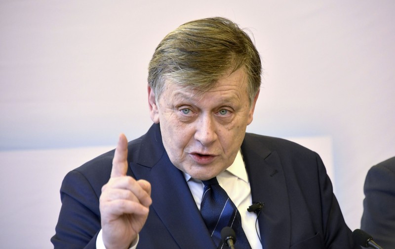 Crin Antonescu, ironic despre situația candidaților suveraniști: „Acolo e ca la un parastas, se înghesuie, fură de pe masă, din colivă”