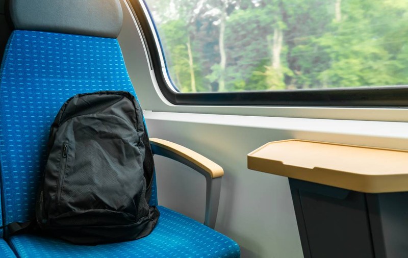 Țara europeană care vrea să interzică bagajele pe scaunele din tren, chiar și când vagonul este gol