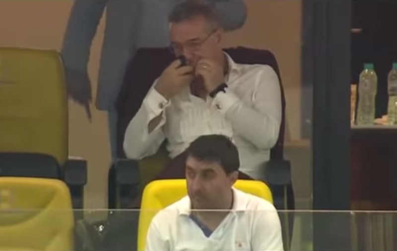 Gigi Becali a pupat cu patos cruciulițele și iconițele! Dumnezeu îți dă, dar nu-ți bagă traistă / GALERIE FOTO&VIDEO
