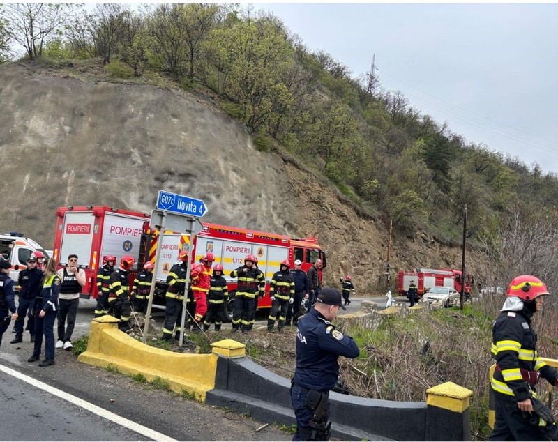 Un microbuz a căzut în Dunăre, în județul Mehedinți. Scafandrii au găsit atât vehiculul, cât și șoferul, un cetățean bulgar