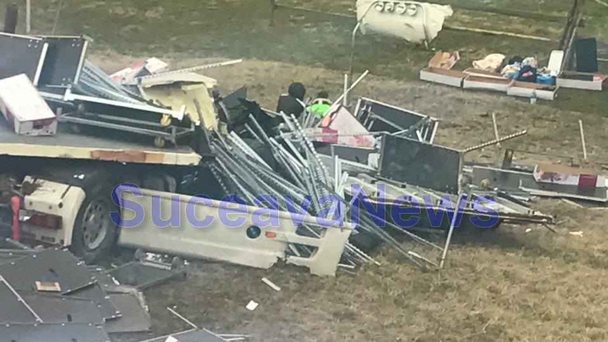 Un camion s-a răsturnat pe un drum din județul Suceava. Șoferul a scăpat ca prin minune