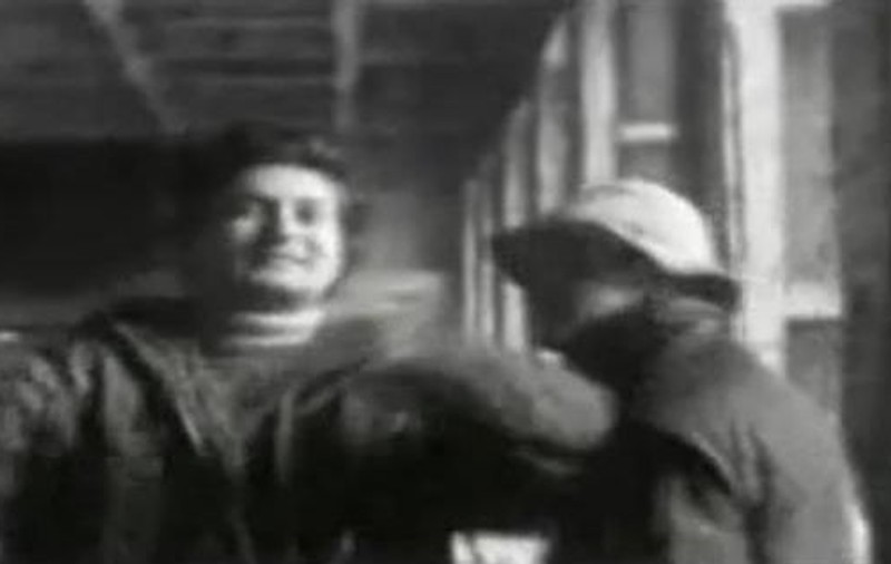 Asta sigur te va uimi! Uite un film din vremurile în care CHELOO avea MULT păr, TATAEE era slab mort şi OMBLADON avea o freză DEMENŢIALĂ | VIDEO