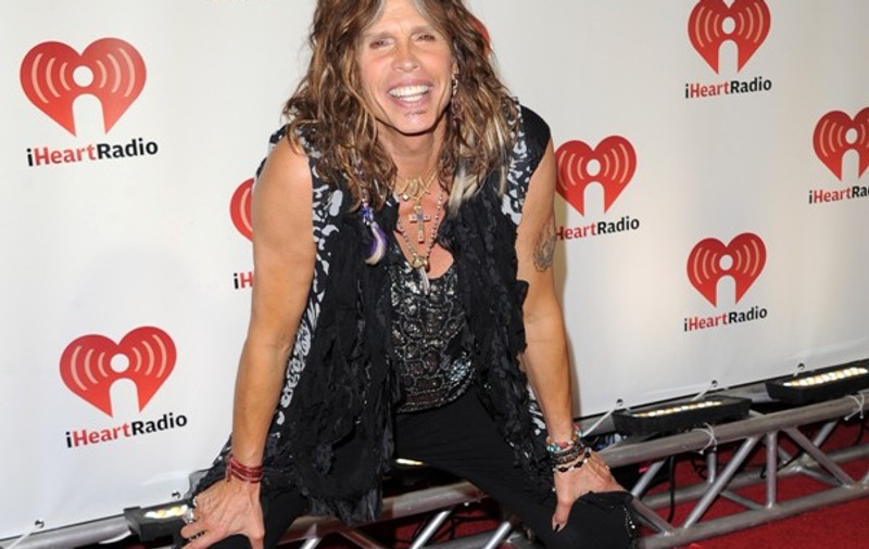 Solistul trupei Aerosmith, Steven Tyler, rănit la faţă. Află motivul!