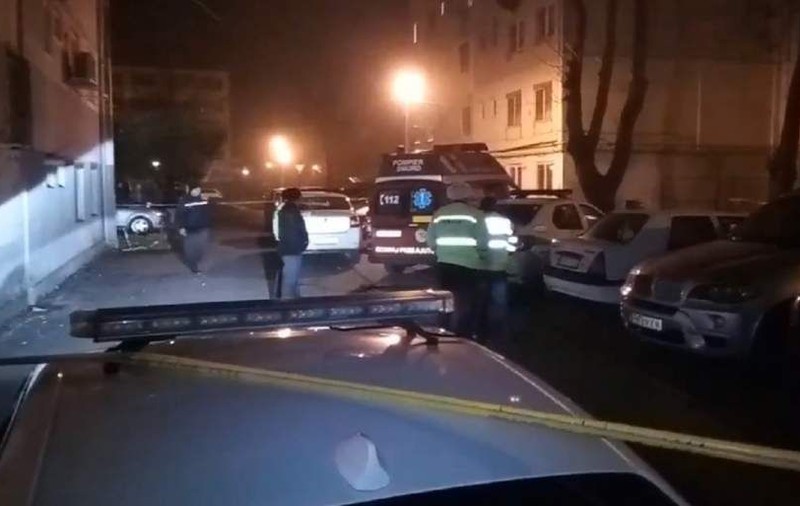 Un bărbat a fost găsit împușcat într-o maşină în Roman