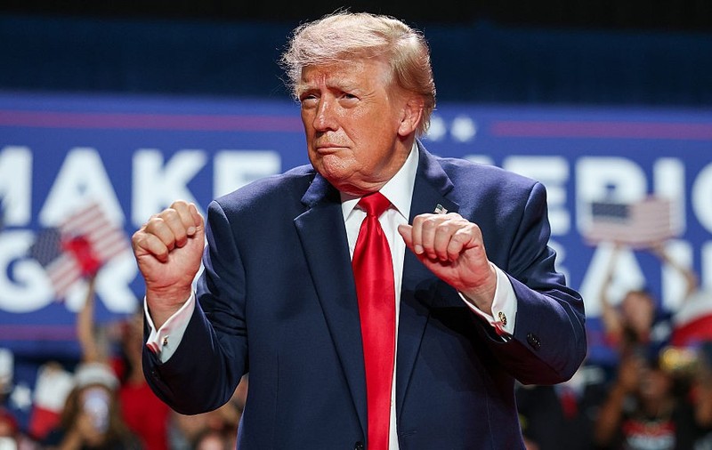 Donald Trump dansează în plină campanie electorală. Imagine cu caracter ilustrativ Sursa foto: Getty Images