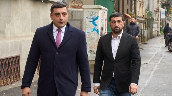 Marius Lulea (dreapta) a fost prim-vicepreședinte al partidului condus de George Simion până în noiembrie 2025. Foto: Profimedia