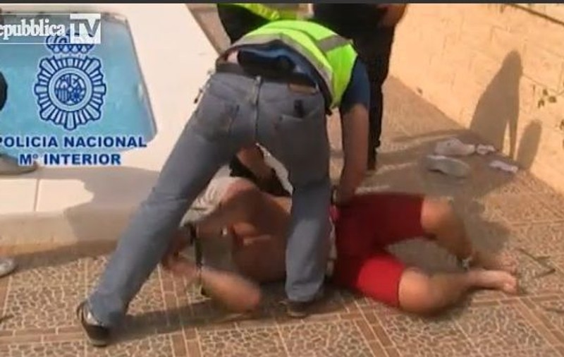Poliţia în acţiune! Uite cum a fost capturat unul dintre cei mai periculoşi criminali britanici! VIDEO