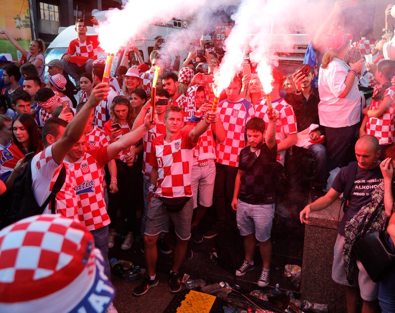 FOTO /  Cum au reacționat fanii croați, după ce Franța a câștigat Cupa Mondială. Imagini din Zagreb