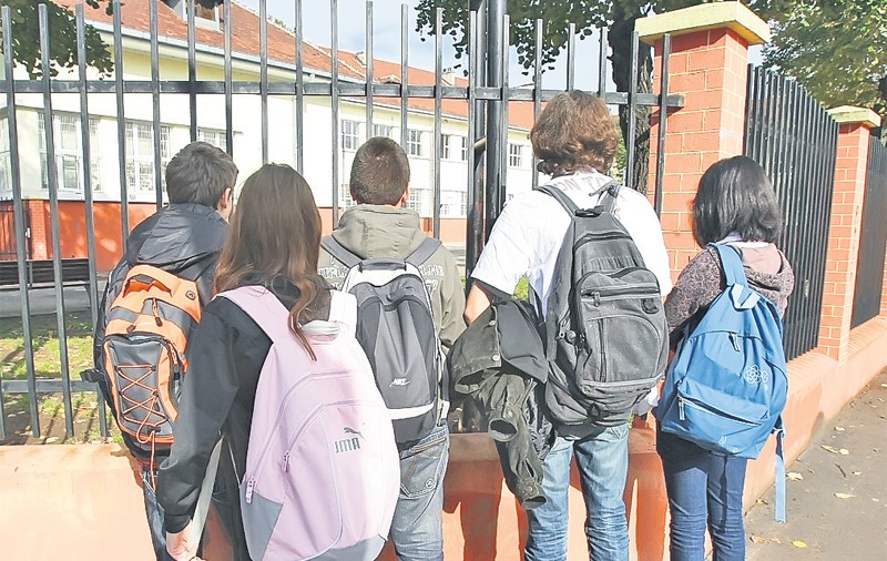 Cât trebuie SĂ CÂNTĂREASCĂ GHIOZDANUL unui elev