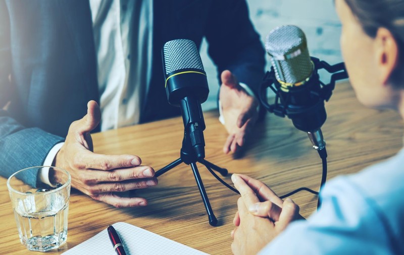 Primarii dau bani publici ca să fie chemați la radio