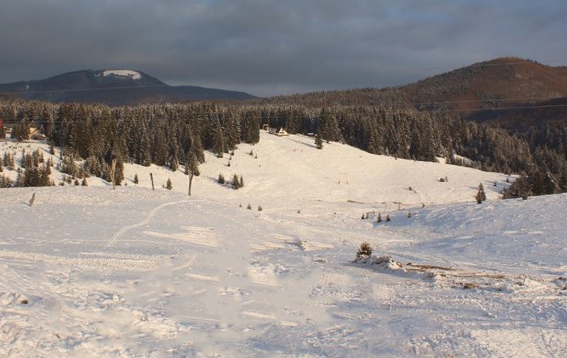 Noua stațiune montană a României. „Am redeschis pârtia de schi de puţin timp”