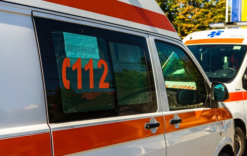 Doi muncitori au murit după ce au căzut la 5 metri adâncime într-un cămin de apă uzată