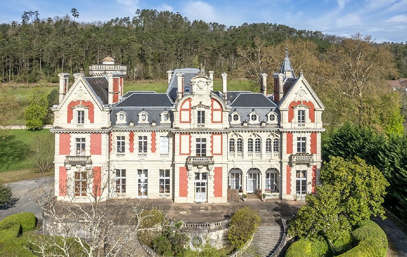 Suma incredibilă pentru care a fost vândut un apartament dintr-un castel din Franța: mai ieftin decât o garsonieră de 27 mp din Cluj