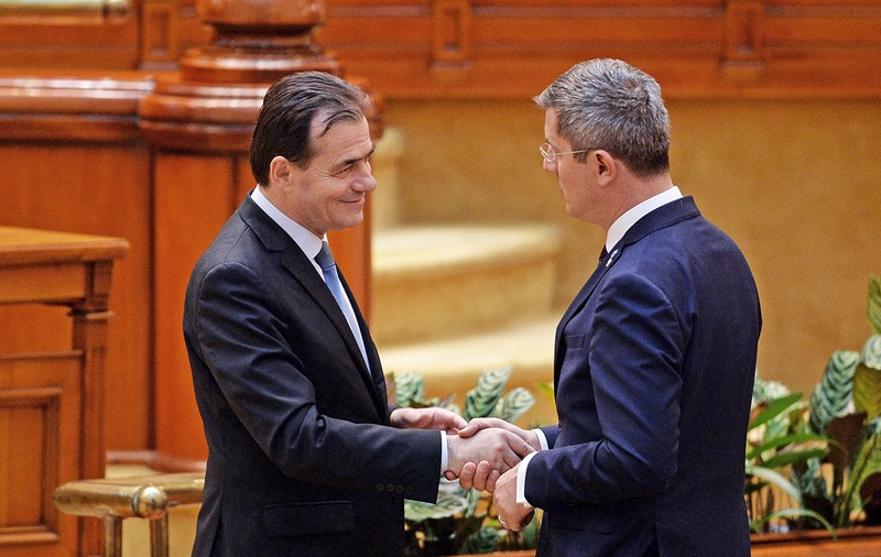Mai puțini bani pentru USR, mai multe șanse de câștig pentru PNL