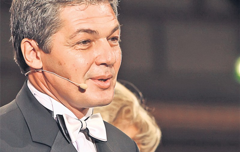 Adrian Păduraru nu şi-a văzut niciodată copilul, iar solista Silvia Lungeanu îi cere pensie alimentară