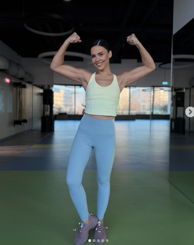 Cum arată Andreea Popescu după ce a slăbit 17 kilograme. Imagini de la sală cu fosta dansatoare a Deliei. „Începe să-mi placă”