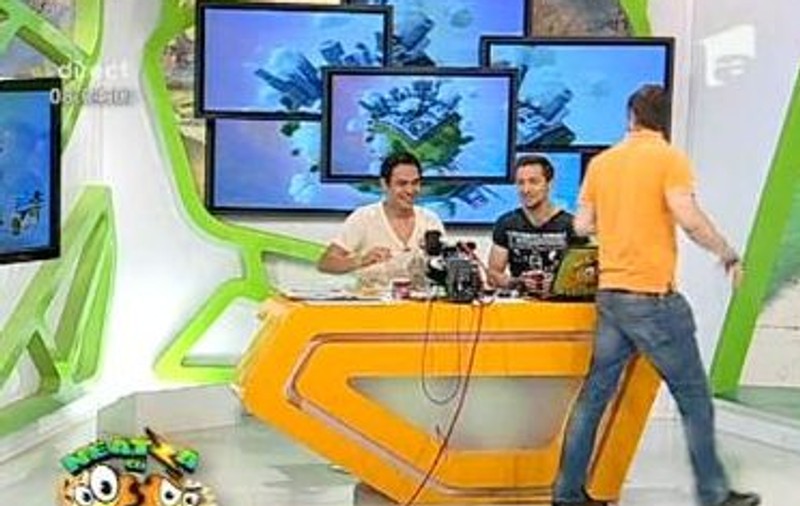 REACŢIA FABULOASĂ a echipei lui Răzvan şi Dani când a aflat că matinalii iau 60.000 de euro de la X Factor. S-a întâmplat ÎN DIRECT! | VIDEO