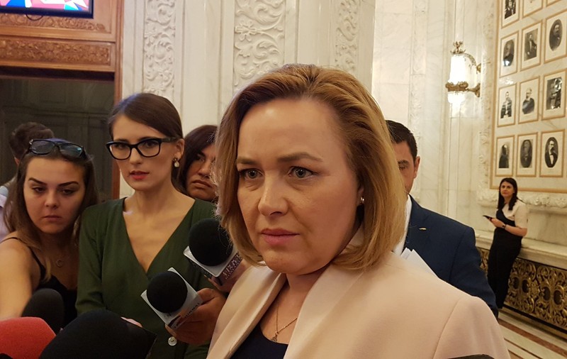 Carmen Dan vrea ca operarea tabletelor care monitorizează prezenţa, la alegeri, să fie făcută de AEP şi nu de STS: "S-ar elimina suspiciuni că în procesul electoral ar putea fi imixtiuni"