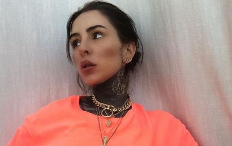 Este creatoare de modă, dar a renunțat la haine. Și-a făcut selfie complet goală
