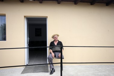Noua casă a lui nea Gheorghe are o rampă la intrare