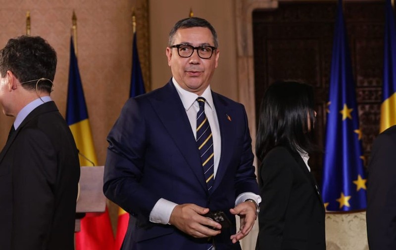Imagini rare cu doi dintre copiii lui Victor Ponta. Cum au fost fotografiați Andrei și Irina înaintea dezbaterii electorale de la TVR