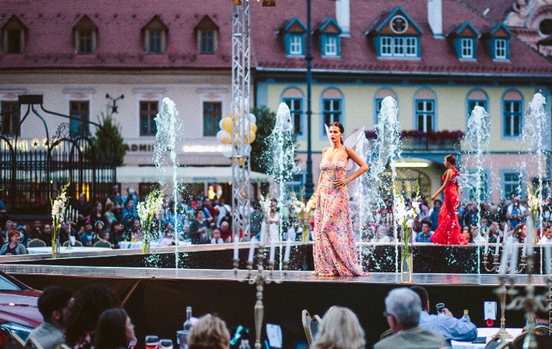 Cei mai buni designeri români, la Festivalul de Modă de la Sibiu