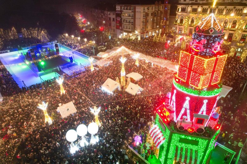 Târgul de Crăciun Craiova 2025 este deschis până pe 4 ianuarie 2026. Foto: Primăria Craiova