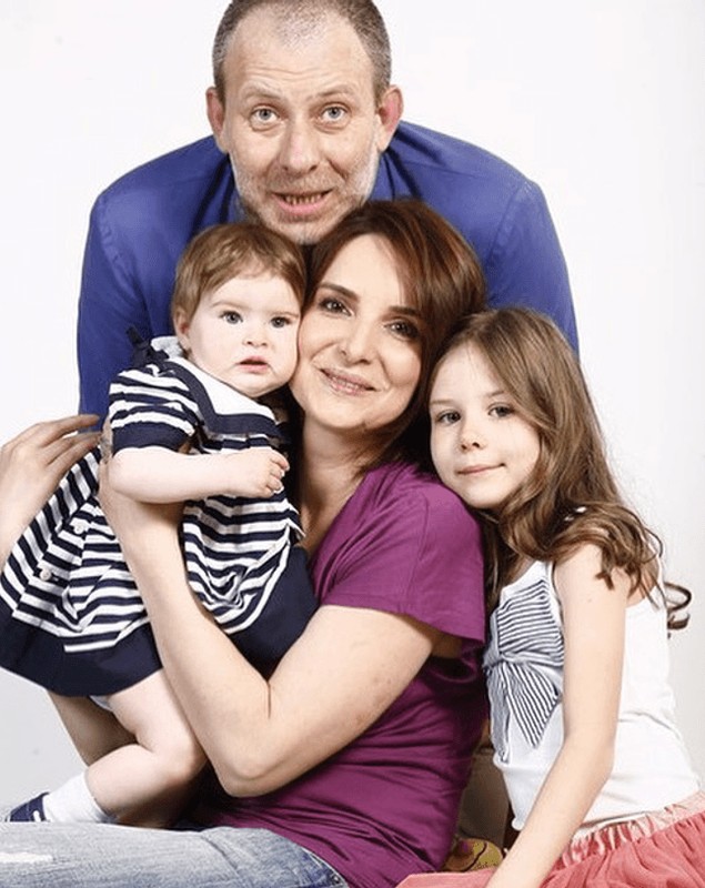 Cu cine este într-o relație Natalie, fiica lui Florin Busuioc. Iubitul ei e un cunoscut comediant: „Am început să fim prieteni”