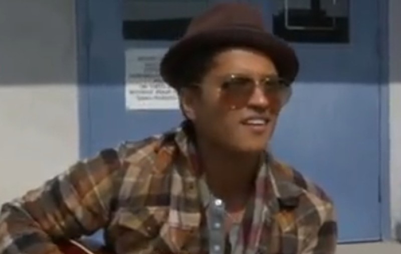 Bruno Mars, arestat pentru posesie de droguri 