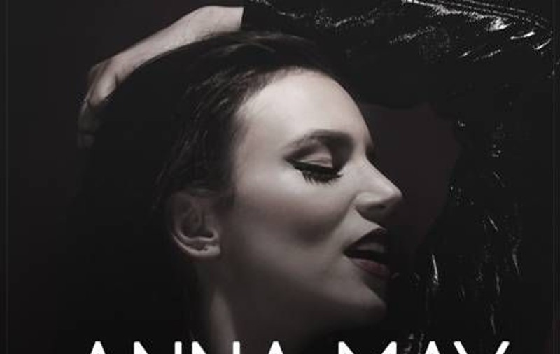 PREMIERĂ LIBERTATEA.RO | ANNA MAY lansează piesa "Comedie"