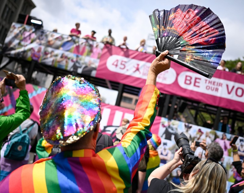 Sute de mii de oameni au participat la parada LGBTQ+ de la Berlin: „Pentru mai multă empatie și solidaritate!”