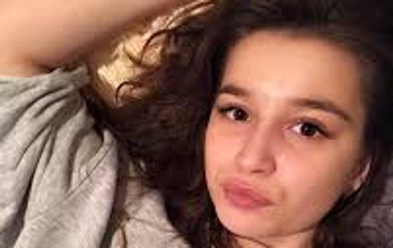 O adolescentă din Rusia a fost desfigurată și omorâtă de două prietene pentru că era "prea frumoasă"