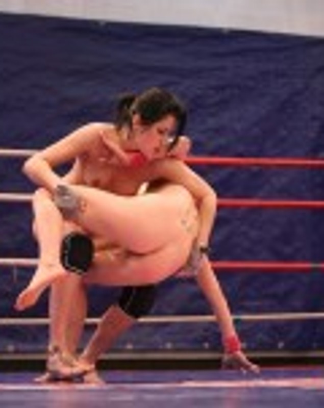 O româncă e campioană la ”naked wrestling”. Ce conaţionale fac SENZAŢIE în industria filmelor pentru adulţi / GALERIE FOTO