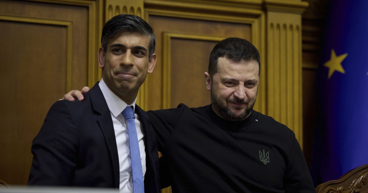 Premierul britanic Rishi Sunak (stânga) și președintele ucrainean Volodimir Zelenski în Rada Supremă, la 12 ianuarie 2024 Foto: Hepta