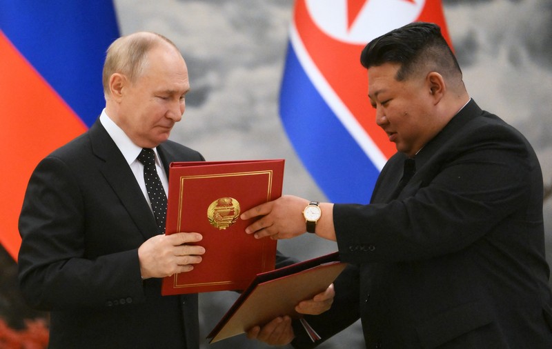 Rezultatul cunoscut al călătoriei lui Putin la Phenian: un parteneriat strategic între cele două țări privind „asistenţă reciprocă în caz de agresiune”
