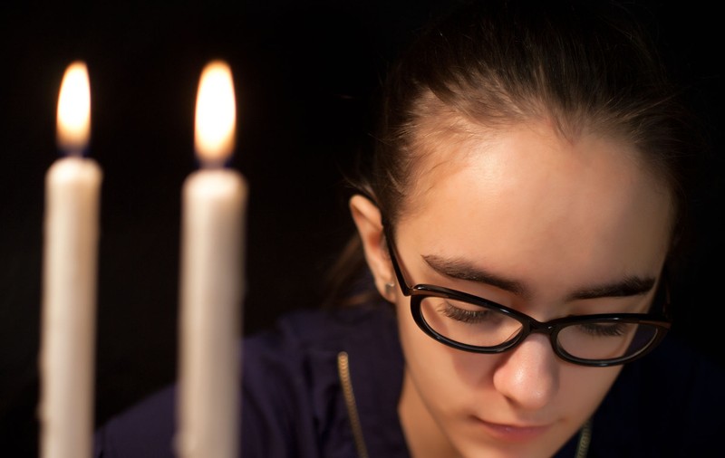 11 mituri desființate. Nu-ți strici ochii citind la lumină slabă și nici nu elimini toxinele prin transpirație!