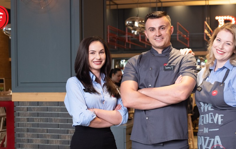 Pizza Hut, un angajator stabil, de 25 de ani în România (Publicitate)